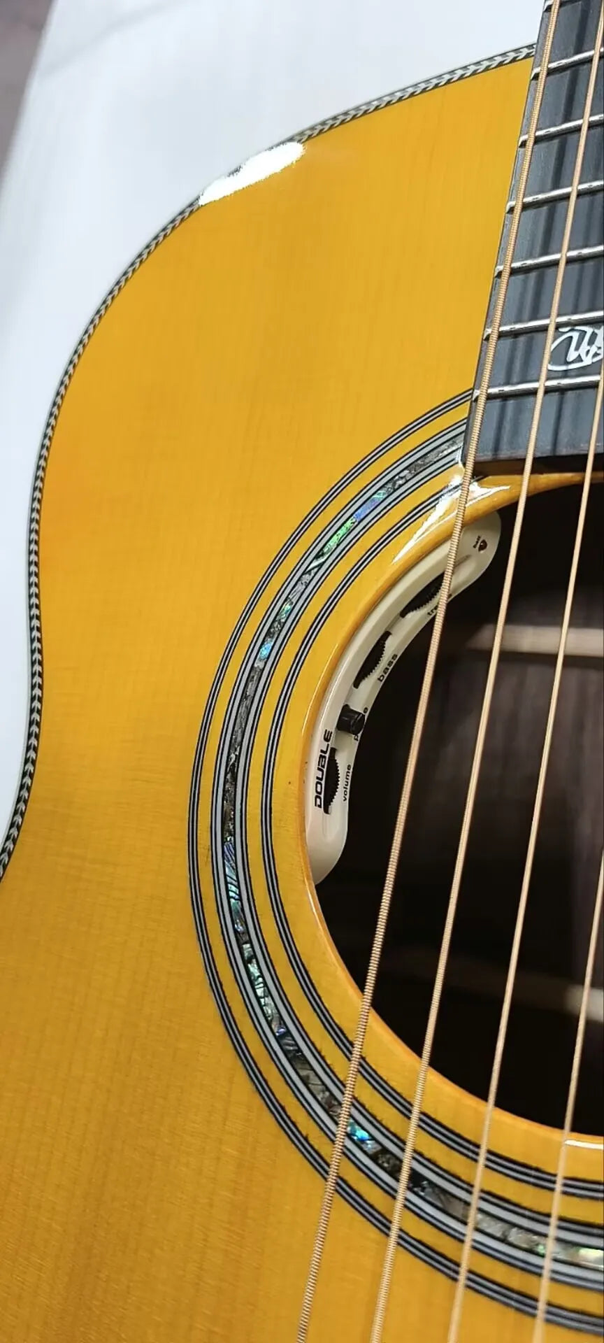 OM28jm acoustic electric guitar, built-in pickups