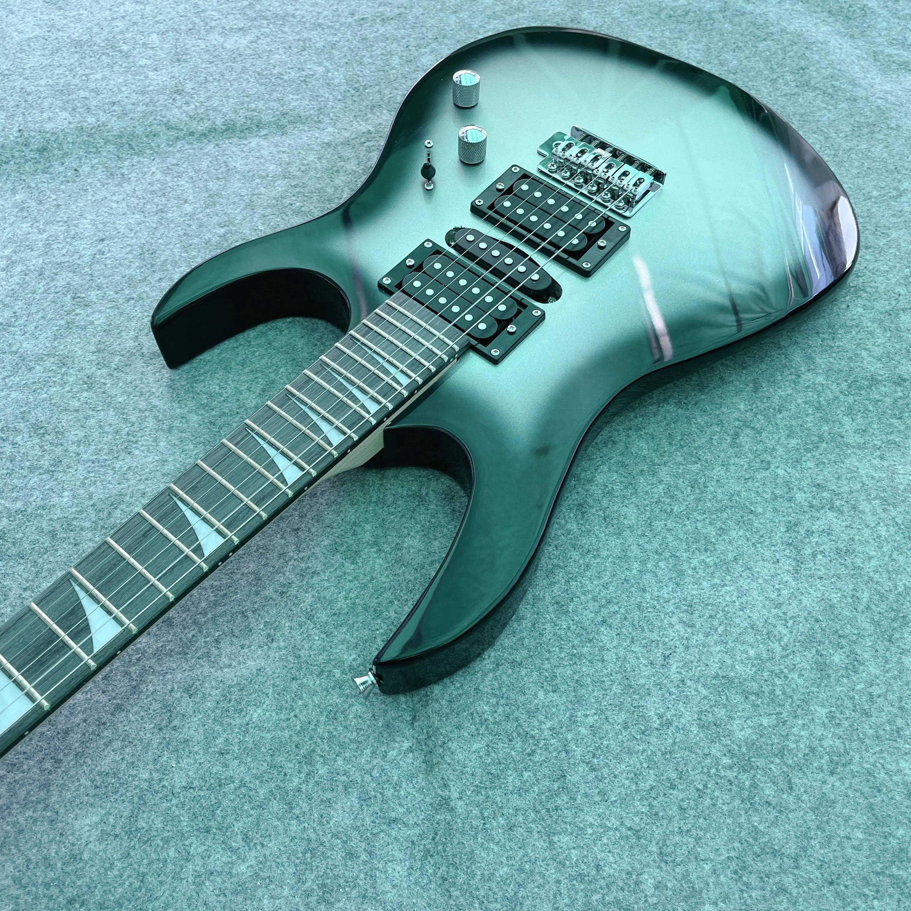 Electric Guitar Black Circle Silver Guitar