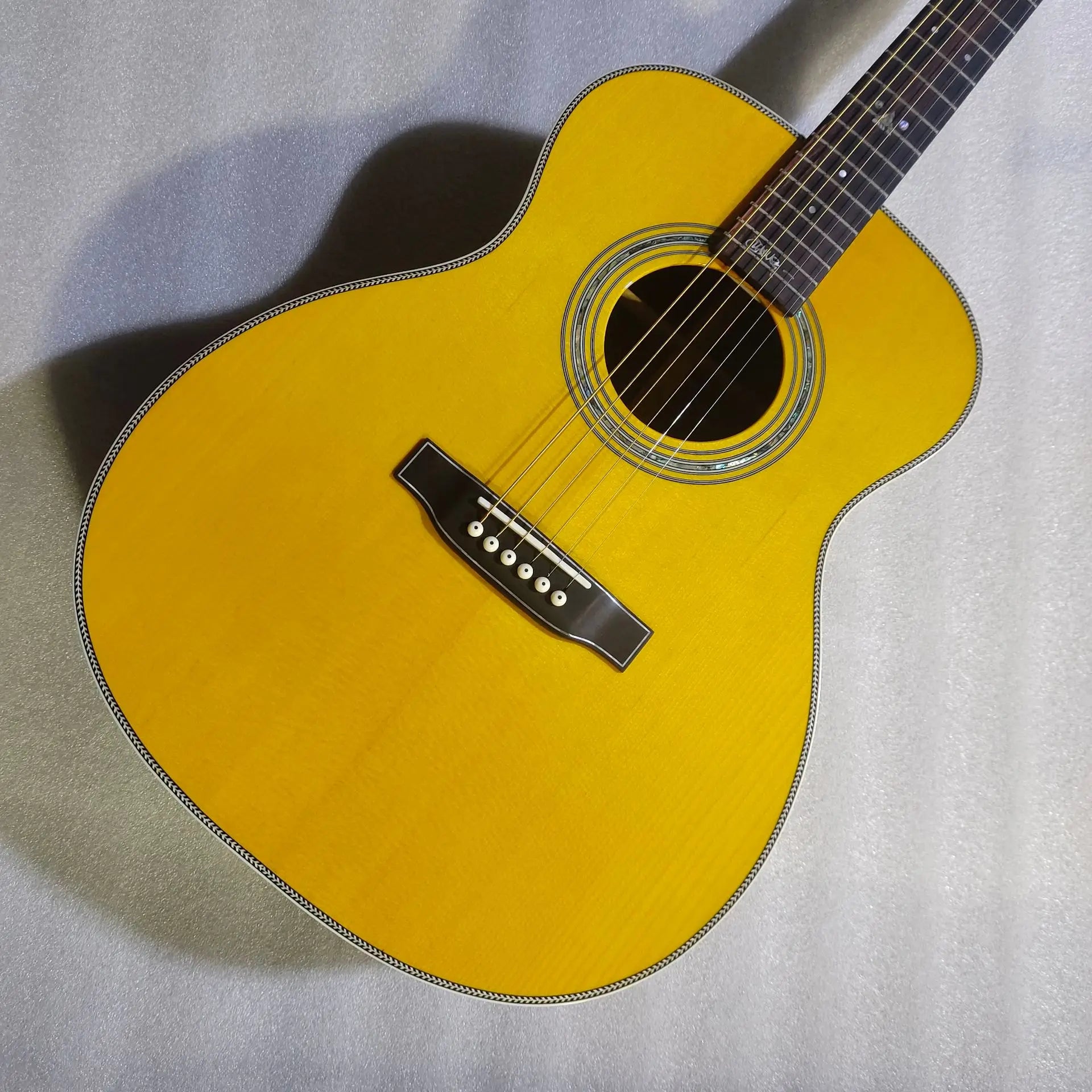 OM28jm acoustic electric guitar, built-in pickups
