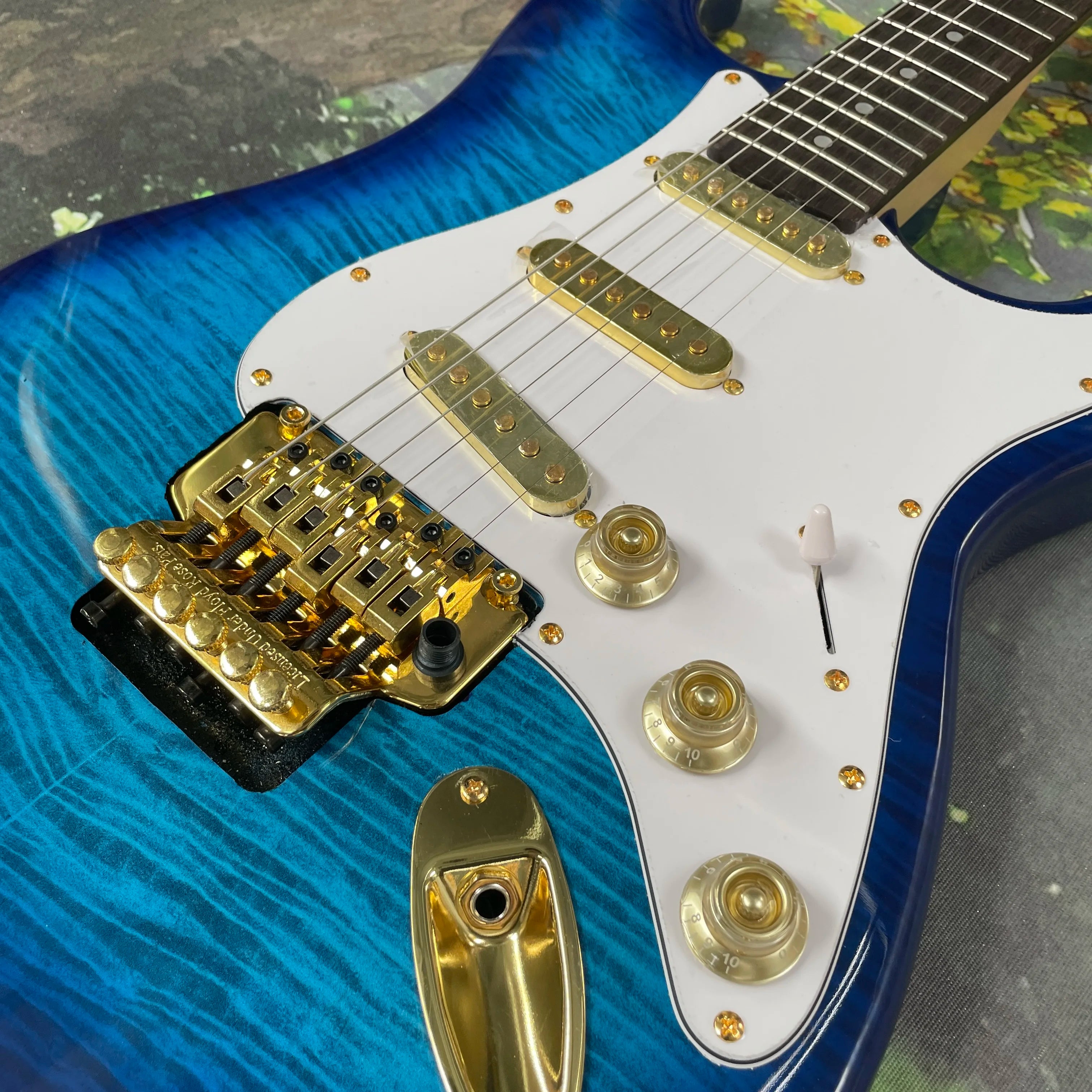 Blue  electric guitar, gold hardware guitars 6 strings guitarra